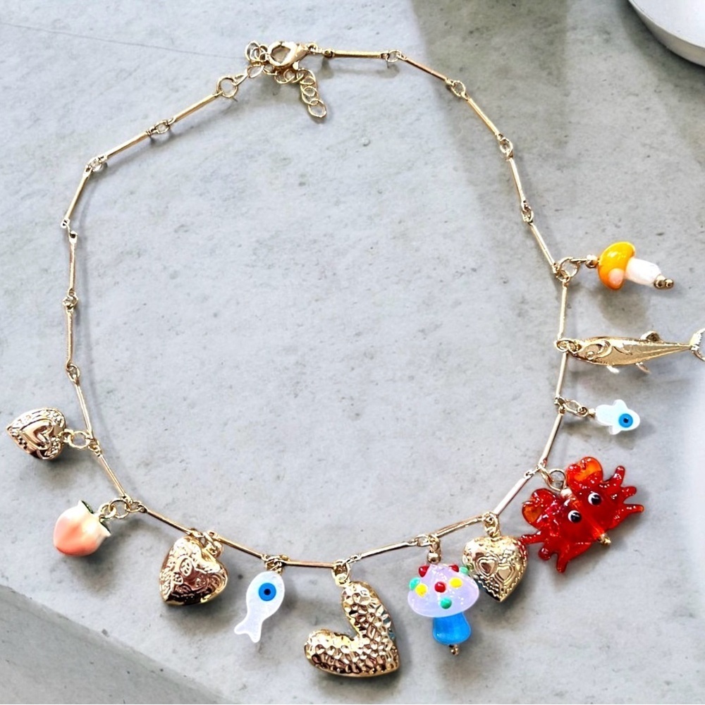 Adorable gold toned summer fun charm necklace. Crab boils here we come! - Picture 14 of 17